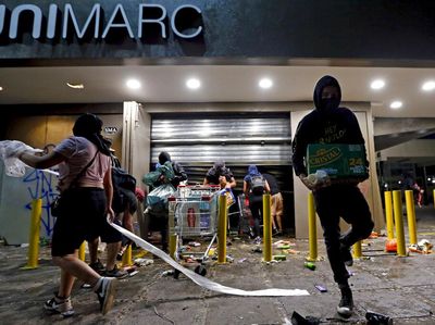 Toko Dijarah dalam Demo Anti Pemerintah di Chili