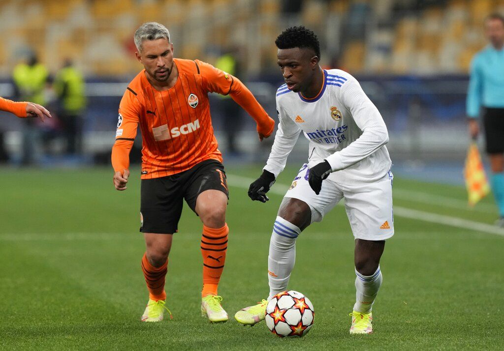 Real Madrid's Vinicius Junior, right, and Shakhtar's Marlos challenge for the ball during the Champions League group D soccer match between Shakhtar Donetsk and Real Madrid at the Olympiyskiy stadium in Kyiv, Ukraine, Tuesday, Oct. 19, 2021. (AP Photo/Efrem Lukatsky)