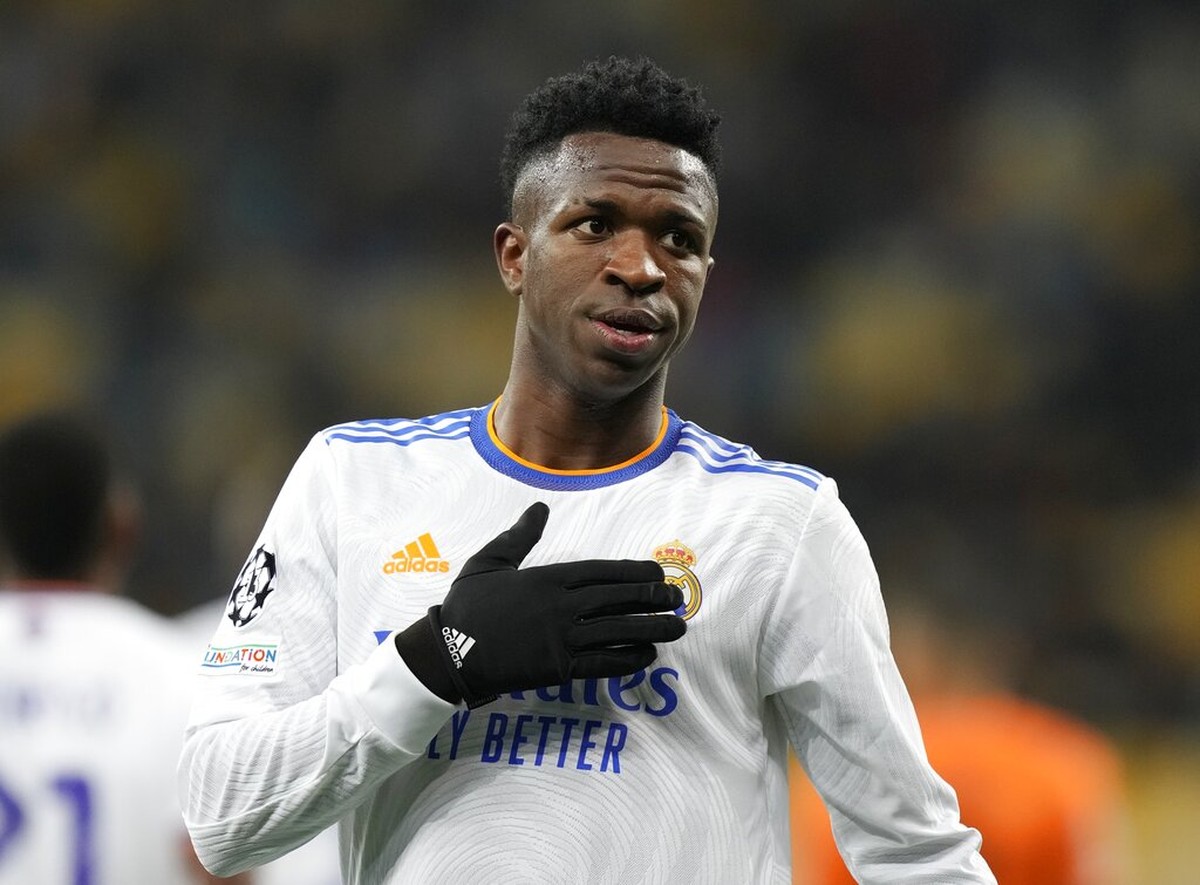 Puja-puji Benzema buat Vinicius. (AP)