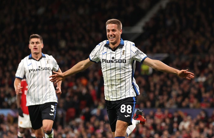 Atalanta MANCHESTER, ENGLAND - OCTOBER 20: Mario Pasalic of Atalanta celebrates after scoring their side's first goal during the UEFA Champions League group F match between Manchester United and Atalanta at Old Trafford on October 20, 2021 in Manchester, England. (Photo by Naomi Baker/Getty Images)