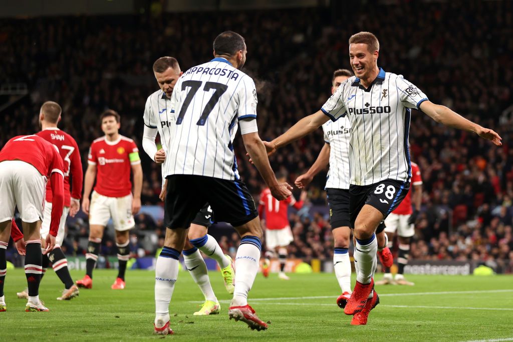 MANCHESTER, ENGLAND - OCTOBER 20: Mario Pasalic of Atalanta celebrates with teammate Davide Zappacosta after scoring their side's first goal during the UEFA Champions League group F match between Manchester United and Atalanta at Old Trafford on October 20, 2021 in Manchester, England. (Photo by Naomi Baker/Getty Images)