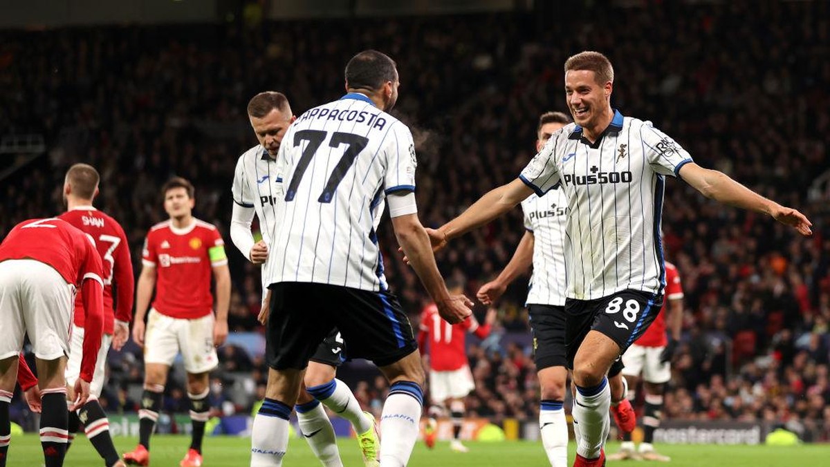 Atalanta unggul 2-0 atas MU di babak pertama. Foto: Getty Images/Naomi Baker