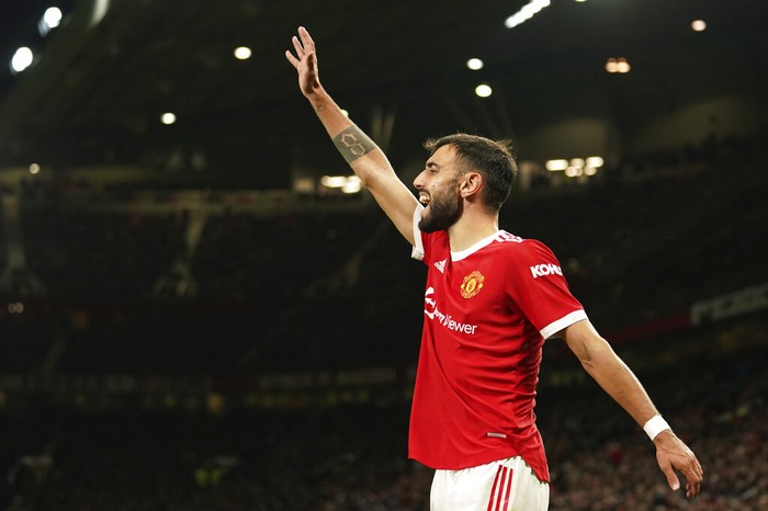 Manchester Uniteds Bruno Fernandes gestures during the Champions League Group F sccer match between Manchester United and Atalanta at Old Trafford, Manchester, England, Wednesday, Oct. 20, 2021. (AP Photo/Dave Thompson)
