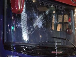 Bus Arema FC Dirusak, Persebaya Minta Maaf