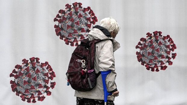 Covid 'Menggila' Lagi di Negara-negara Eropa A woman passes a coronavirus test center in Duisburg, Germany, Tuesday, Oct. 12, 2021. Germany ended free rapid corona tests for all this week. Tests remain free only for some groups, like young children and people who can not get vaccinated for medical reasons. (AP Photo/Martin Meissner)