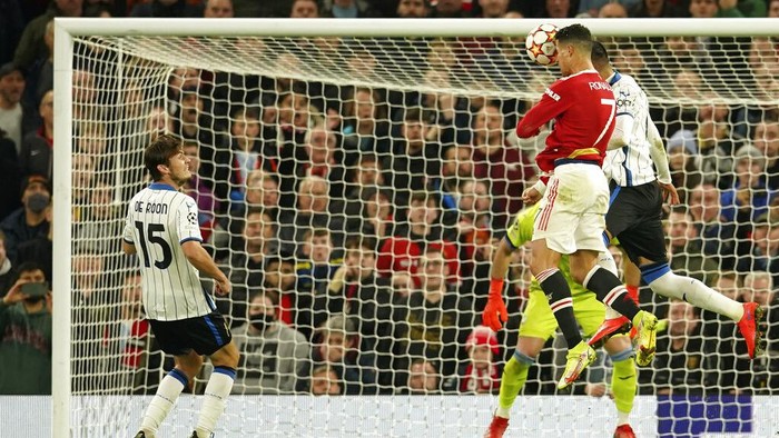 Cristiano Ronaldo Manchester United's Cristiano Ronaldo, 2nd right, scores his sides third goal during the Champions League Group F soccer match between Manchester United and Atalanta at Old Trafford, Manchester, England, Wednesday, Oct. 20, 2021. (AP Photo/Dave Thompson)