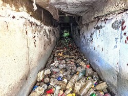 Ngerinya Isi Perut Drainase Kota Bandung yang Dipenuhi Sampah