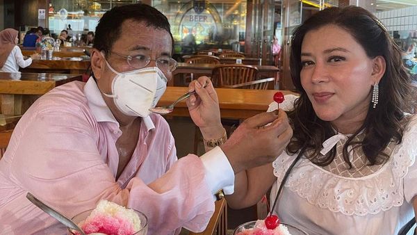 Hotman Paris Ultah ke-62, Bertabur Hadiah Mewah dan Makanan Enak