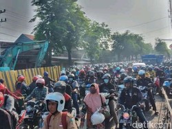 Ada Perbaikan Jembatan di Bangil, Jalur Pantura Pasuruan Macet Parah