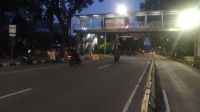Demo 2 Tahun Jokowi-Ma'ruf di Jakpus Bubar, Lalin Kembali Normal Demo 2 Tahun Jokowi-Ma'ruf di Jakpus Bubar, Lalin Kembali Normal