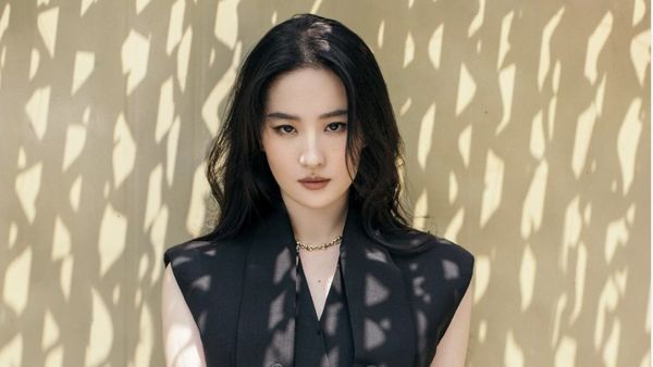 8 Pesona Liu Yifei, Bidadari dari China Saat Pemotretan untuk Louis Vuitton