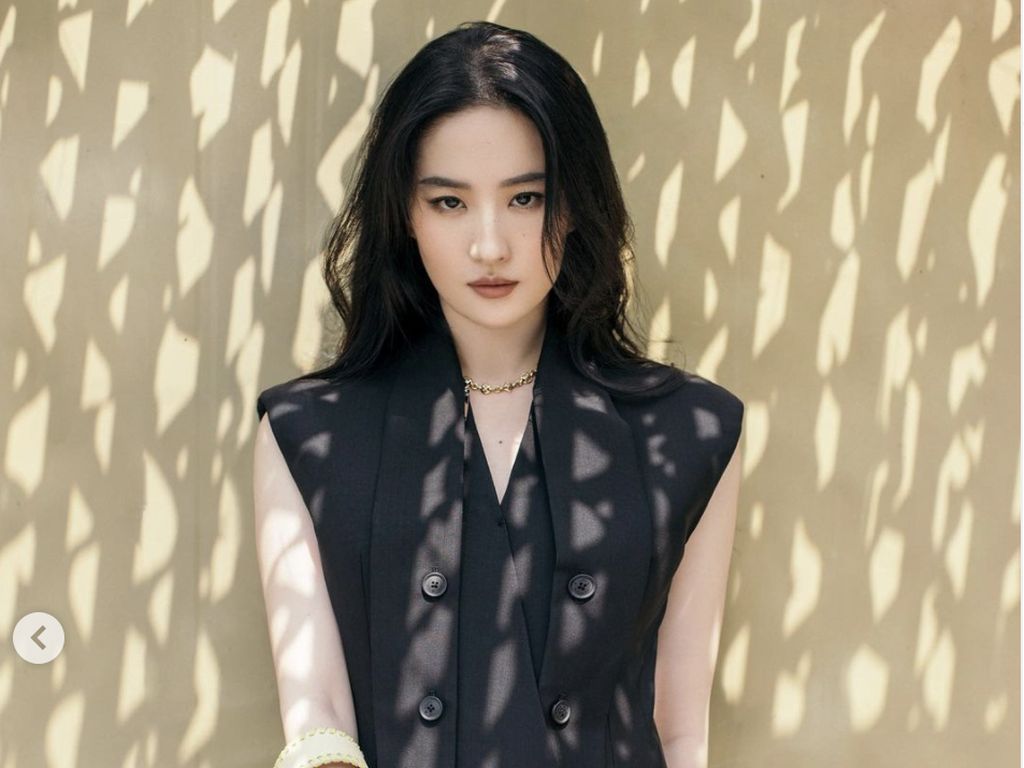 8 Pesona Liu Yifei, Bidadari dari China Saat Pemotretan untuk Louis Vuitton