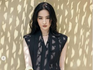 8 Pesona Liu Yifei, Bidadari dari China Saat Pemotretan untuk Louis Vuitton 8 Pesona Liu Yifei, Bidadari dari China Saat Pemotretan untuk Louis Vuitton