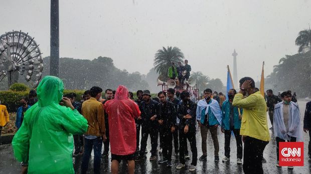 Massa aksi dari aliansi Badan Eksekutif Mahasiswa Seluruh Indonesia (BEM SI) mulai datangi kawasan Patung Kuda, Jakarta Pusat