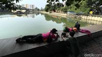 Menikmati Petang di Taman Waduk Grogol