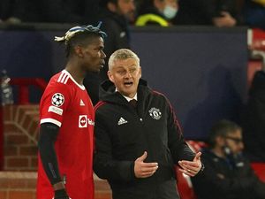 Paul Pogba kok Sempat Dicadangin Ole? Ini Dugaan Scholes Paul Pogba kok Sempat Dicadangin Ole? Ini Dugaan Scholes