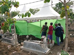 Kematian Dianggap Janggal, Makam Santri di Lamongan Dibongkar
