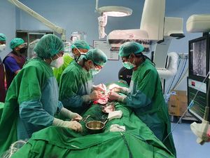 Operasi Jantung dengan Teknik TEVAR Hanya Butuh Waktu 1,5 Jam Operasi Jantung dengan Teknik TEVAR Hanya Butuh Waktu 1,5 Jam