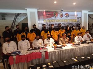 Polda Jabar Kebut Pemberkasan Kasus Pinjol Ilegal untuk Segera Disidangkan Polda Jabar Kebut Pemberkasan Kasus Pinjol Ilegal untuk Segera Disidangkan