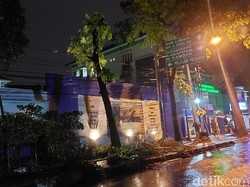 Dahan Pohon Patah, Jalan Tamansari Bandung Sempat Terganggu