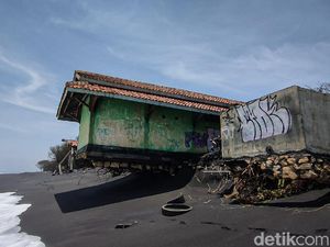 Abrasi Pantai Trisik Makin Parah, Bangunan TPI Nyaris Roboh