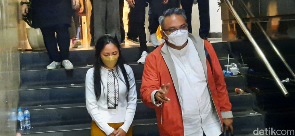 Rachel Vennya di Polda Metro Jaya (Yogi Ernes/detikcom)