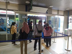 TransJakarta Kembali 100% Kapasitas di PPKM Level 2, Begini Suasananya
