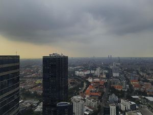 BMKG Peringatkan Waspada Hujan Lebat Disertai Angin Kencang di Jatim