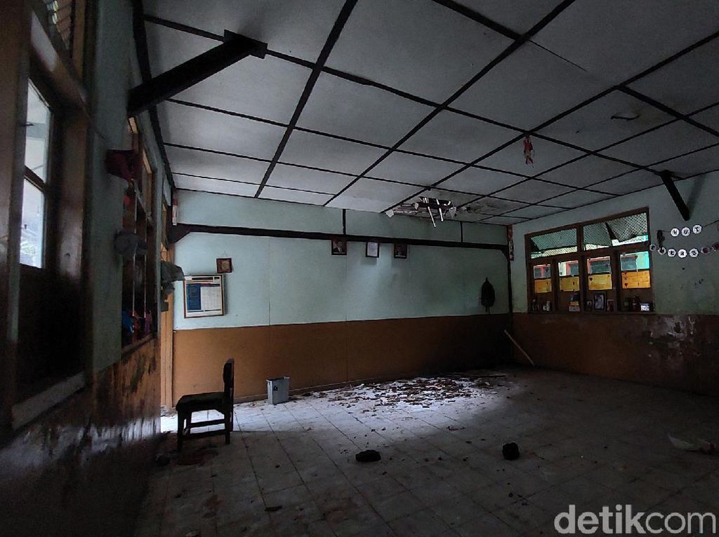 Pak Wali, Tiga Ruangan Kelas SDN 015 Kresna Cicendo Rusak Parah Pak Wali, Tiga Ruangan Kelas SDN 015 Kresna Cicendo Rusak Parah