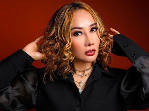 Titta Ridzky Ngefans Iis Dahlia Sejak SD, Dikasih Kenang-kenangan Ini