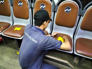 TransJakarta Angkut Penumpang 100%, Tambah Armada-Stiker Jaga Jarak Dicopot