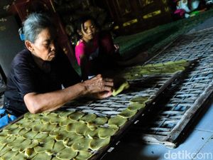 Gurih & Renyah, Intip Cara Buat Kerupuk Pati Khas Grobogan