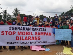 Protes Bau Sampah Tangsel, Warga Tatakan Serang Gelar Aksi Demo