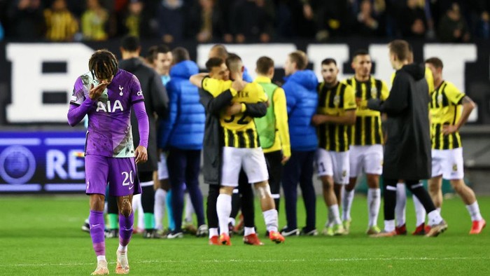 ARNHEM, NETHERLANDS - OCTOBER 21: Dele Alli of Tottenham Hotspur looks dejected following defeat in the UEFA Europa Conference League group G match between Vitesse and Tottenham Hotspur at Gelredome on October 21, 2021 in Arnhem, Netherlands. (Photo by Martin Rose/Getty Images)