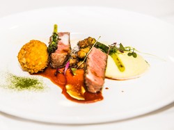 7 Alasan Mengapa Restoran Mewah Sajikan Menu Porsi Mungil