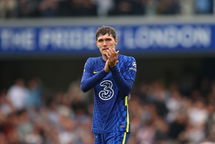 LONDON, ENGLAND - SEPTEMBER 25: Andreas Christensen of Chelsea claps the fans following the Premier League match between Chelsea and Manchester City at Stamford Bridge on September 25, 2021 in London, England. (Photo by Catherine Ivill/Getty Images)