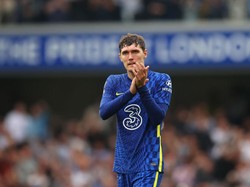 Lini belakang siap dipoles. Bek tengah Chelsea, Andreas Christensen yang kontraknya akan habis bakal diboyong. Begitu juga Marcos Alonso yang mau coba dibeli (Getty Image)