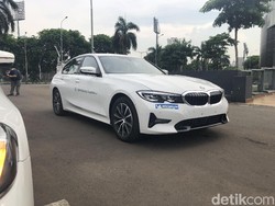 First Impression BMW 320i Dynamic: Desainnya Melegenda, Akselerasinya Juara
