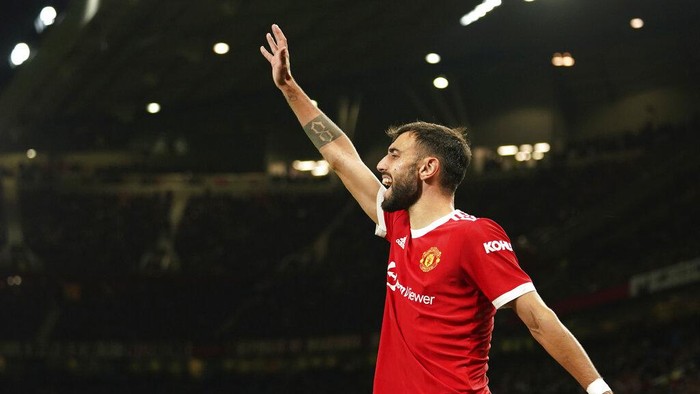 Manchester Uniteds Bruno Fernandes gestures during the Champions League Group F soccer match between Manchester United and Atalanta at Old Trafford, Manchester, England, Wednesday, Oct. 20, 2021. (AP Photo/Dave Thompson)