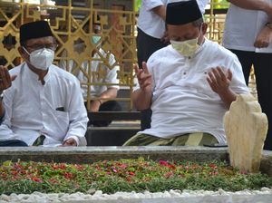 Di Hari Santri, Golkar Jatim Ziarah ke Makam KH Hasyim Asyari dan Gus Dur