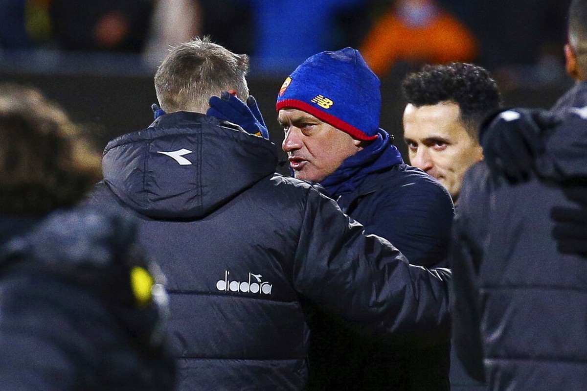 AS Roma Kalah, Jose Mourinho Serba Salah (AP)