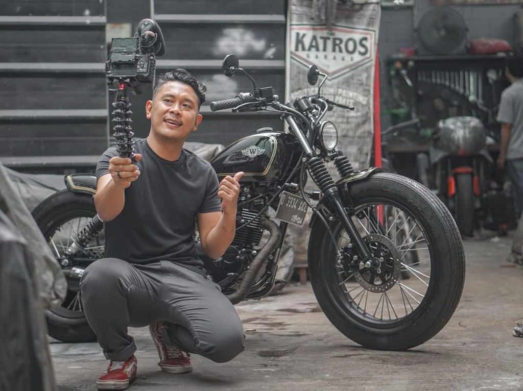 Katros Garage: Dari Bangun Motor di Garasi, Sampai Garap Motor Jokowi Katros Garage: Dari Bangun Motor di Garasi, Sampai Garap Motor Jokowi