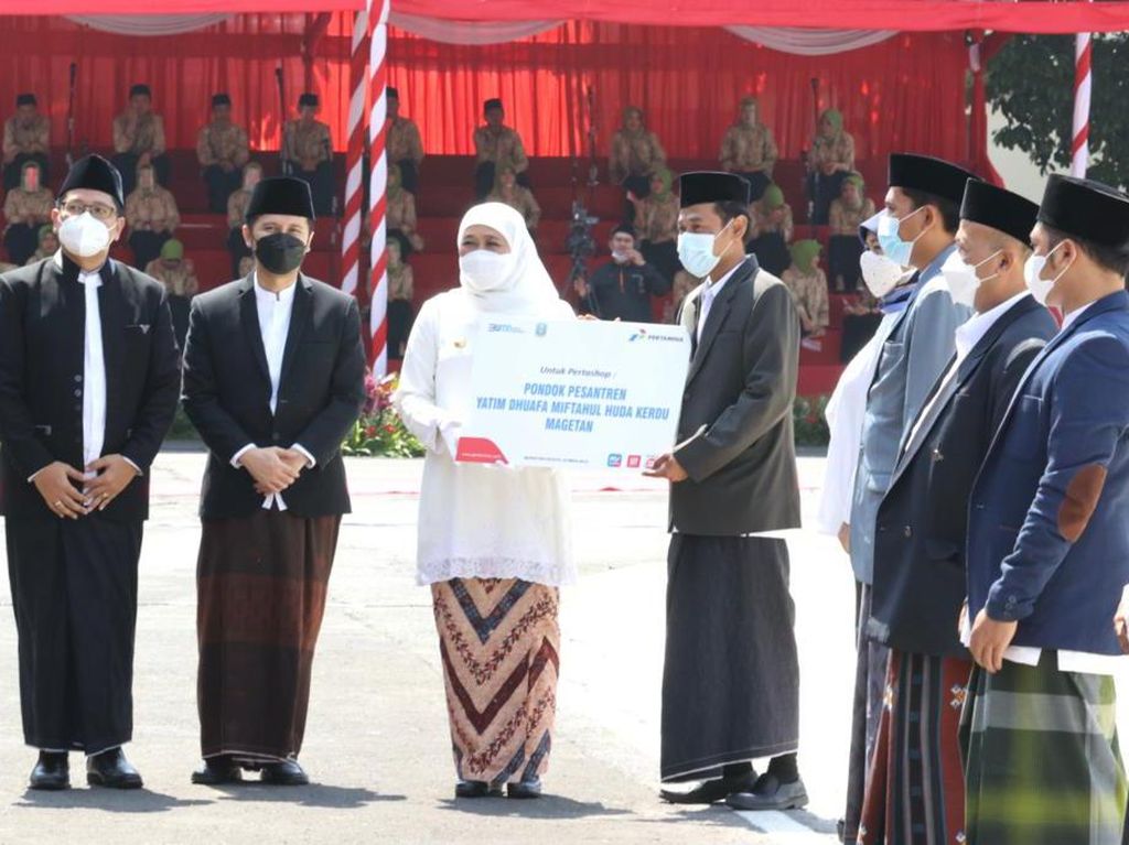 Khofifah Ajak Santri di Jatim Jihad Lawan Kemiskinan Khofifah Ajak Santri di Jatim Jihad Lawan Kemiskinan