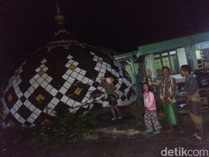 Angin Kencang di Bojonegoro Terbangkan Kubah Masjid Angin Kencang di Bojonegoro Terbangkan Kubah Masjid