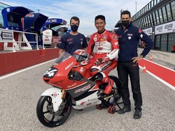 Demi Mendiang Ayah, Mario Aji Pakai Nomor 64 di Moto3
