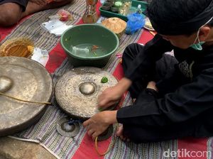Melihat Lebih Dekat Tradisi Penyucian Pusaka Seni Ajeng
