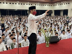 Nadiem Makarim Peringati Hari Santri di Ponpes Lirboyo Kediri