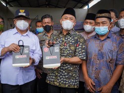 Luncurkan Cangkul Label SNI, Menkop: Akhirnya Kita Swasembada Cangkul