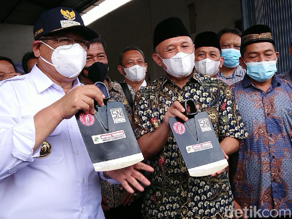 Tulungagung Punya Produk Cangkul yang Sudah SNI Tulungagung Punya Produk Cangkul yang Sudah SNI