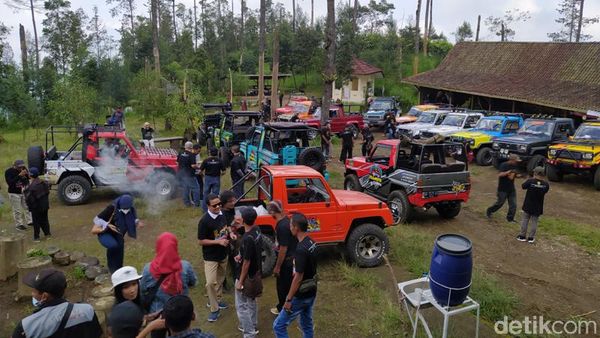 Berkeliling Pinggiran Magelang Naik Mobil Jip, Lihat Pegunungan!